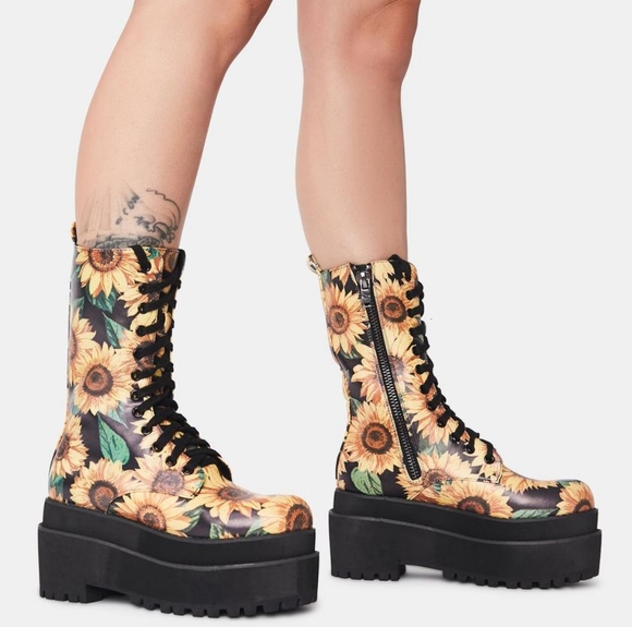 Petal to the metal CURRENT MOOD combat boots from Dollskill - Picture 11 of 12